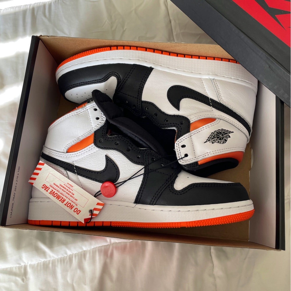 Nike Air Jordan Retro High OG GS ‘Electro Orange’​